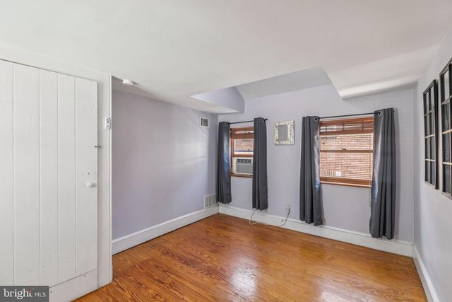 523 S LEITHGOW ST, Philadelphia, PA 19147