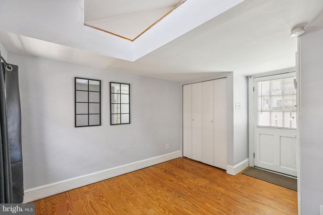 523 S LEITHGOW ST, Philadelphia, PA 19147