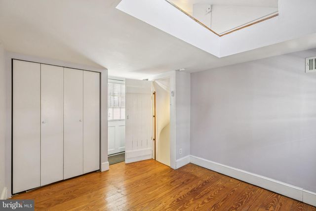 523 S LEITHGOW ST, Philadelphia, PA 19147