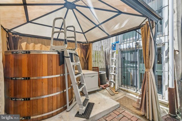 523 S LEITHGOW ST, Philadelphia, PA 19147