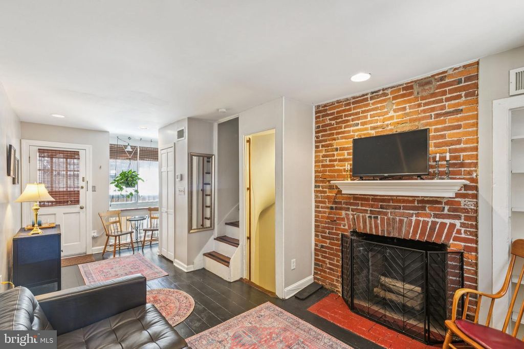 523 S LEITHGOW ST, Philadelphia, PA 19147