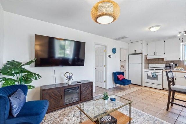 925 S Purdue Avenue, Fresno, CA 93727