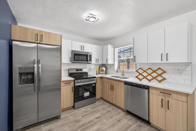 3203 DELRAY DRIVE, Tampa, FL 33619