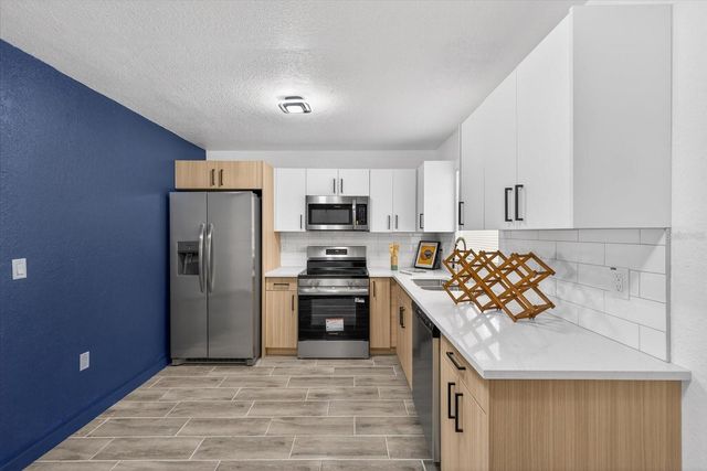 3203 DELRAY DRIVE, Tampa, FL 33619