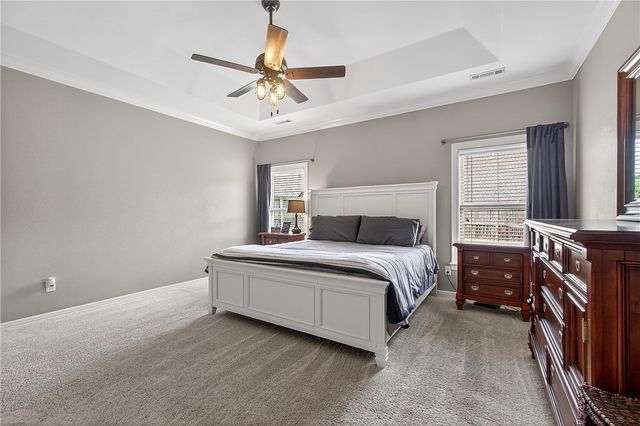 2433 N Hidden Creek Drive, Fayetteville, AR 72704