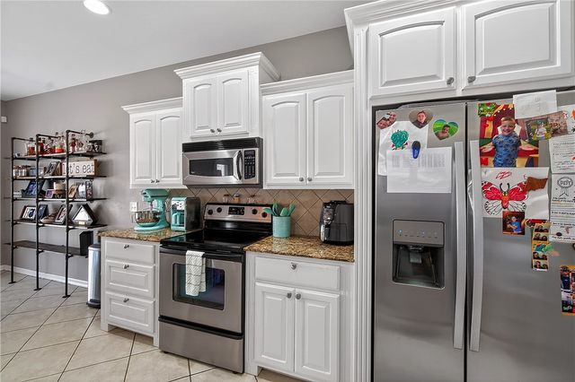 2433 N Hidden Creek Drive, Fayetteville, AR 72704