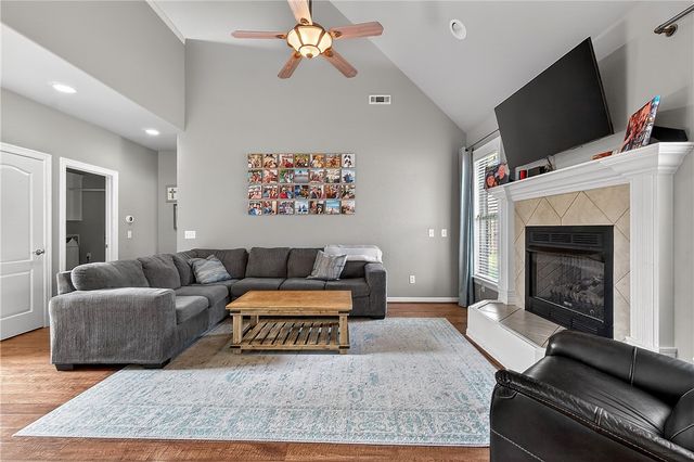 2433 N Hidden Creek Drive, Fayetteville, AR 72704
