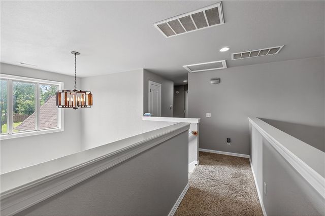 2433 N Hidden Creek Drive, Fayetteville, AR 72704