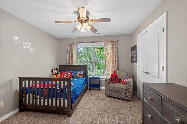 2433 N Hidden Creek Drive, Fayetteville, AR 72704