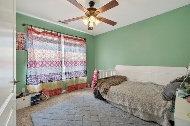 2433 N Hidden Creek Drive, Fayetteville, AR 72704