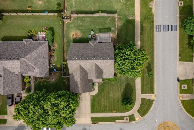 2433 N Hidden Creek Drive, Fayetteville, AR 72704