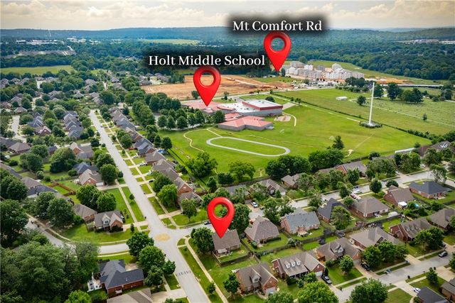 2433 N Hidden Creek Drive, Fayetteville, AR 72704