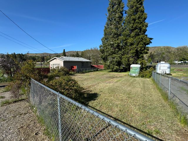 1807 Crescent Avenue, Klamath Falls, OR 97601