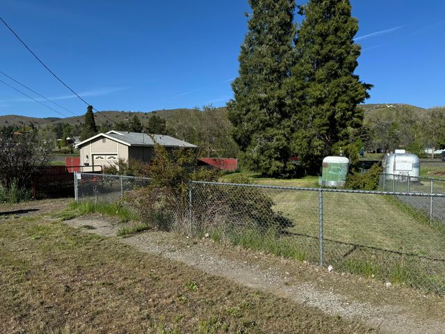 1807 Crescent Avenue, Klamath Falls, OR 97601