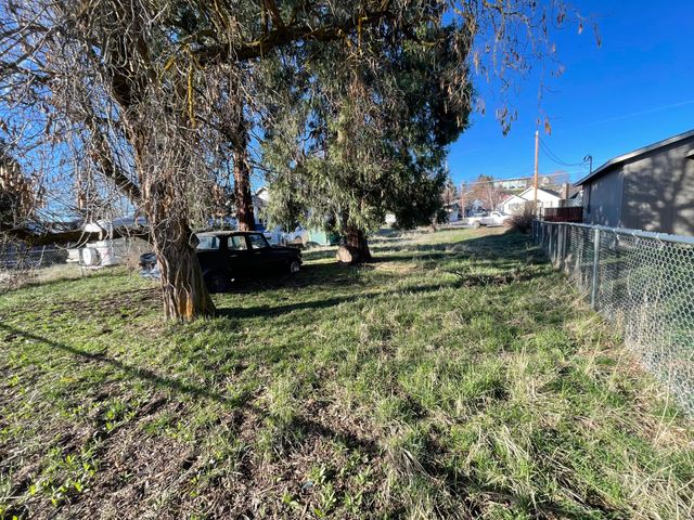 1807 Crescent Avenue, Klamath Falls, OR 97601