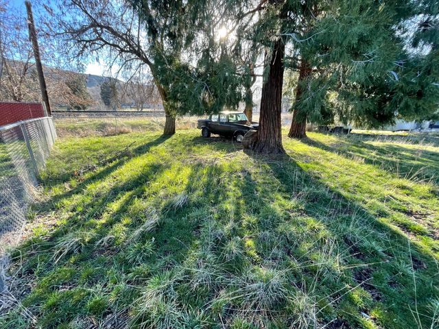 1807 Crescent Avenue, Klamath Falls, OR 97601
