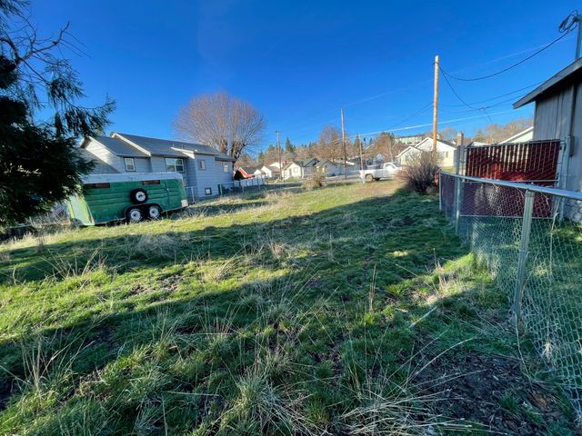 1807 Crescent Avenue, Klamath Falls, OR 97601
