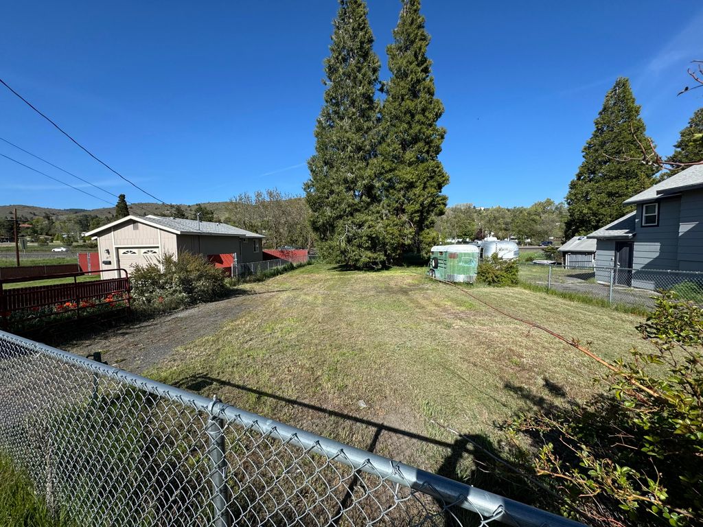1807 Crescent Avenue, Klamath Falls, OR 97601