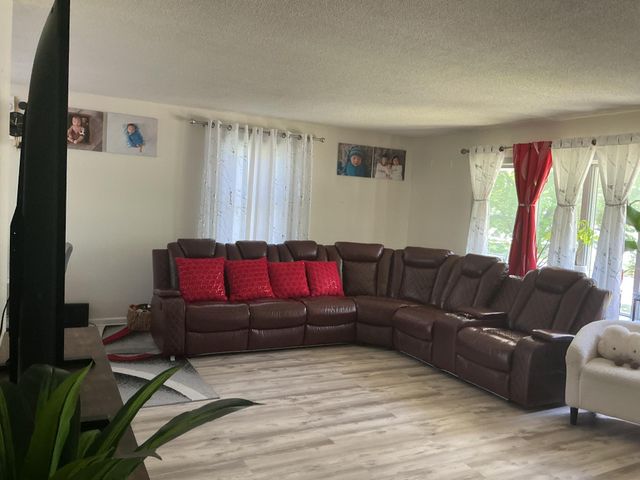 787 Berwood Avenue, Vadnais Heights, MN 55127