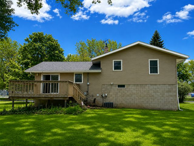 787 Berwood Avenue, Vadnais Heights, MN 55127