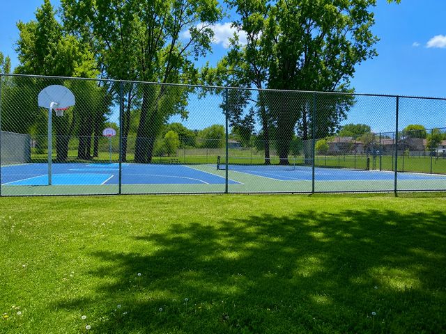 787 Berwood Avenue, Vadnais Heights, MN 55127