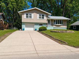 787 Berwood Avenue, Vadnais Heights, MN 55127