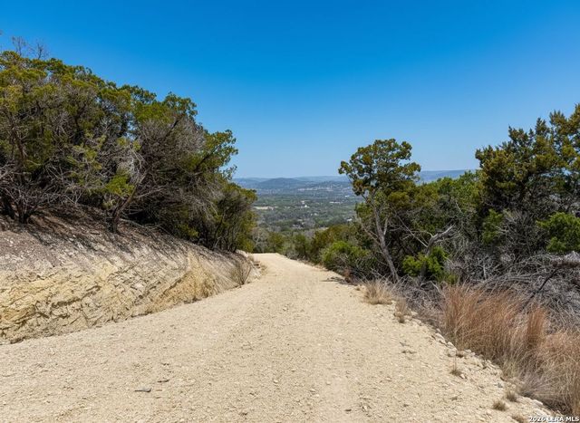 898 Mountain View Lane, Pipe Creek, TX 78063