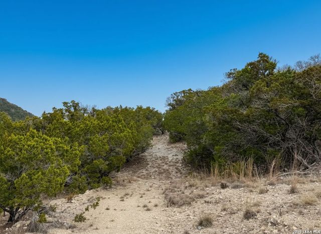 898 Mountain View Lane, Pipe Creek, TX 78063