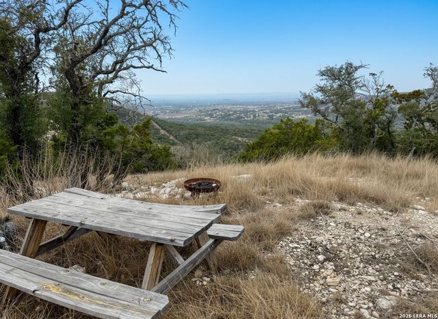 898 Mountain View Lane, Pipe Creek, TX 78063