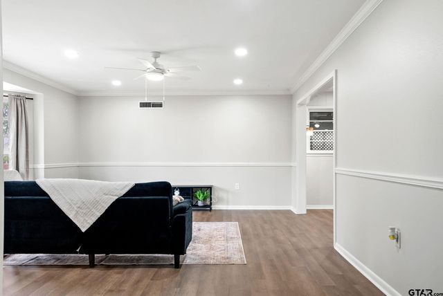 617 Nacogdoches, Jacksonville, TX 75766