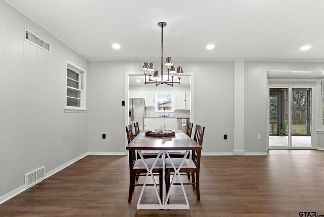 617 Nacogdoches, Jacksonville, TX 75766