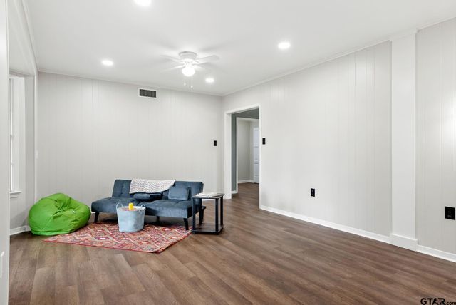 617 Nacogdoches, Jacksonville, TX 75766