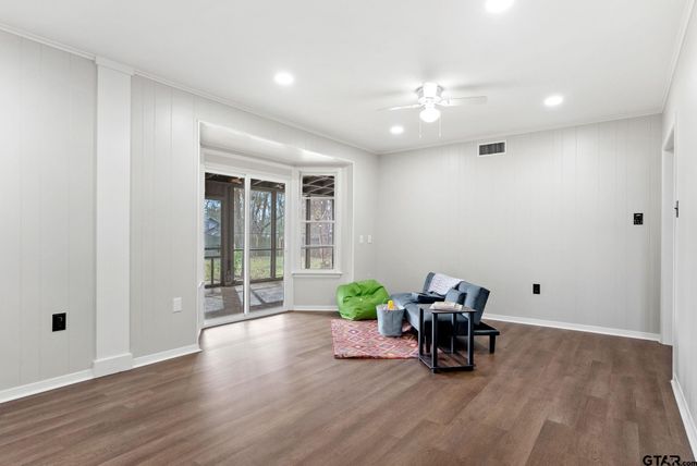 617 Nacogdoches, Jacksonville, TX 75766