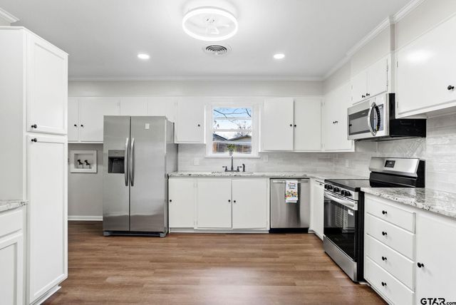 617 Nacogdoches, Jacksonville, TX 75766