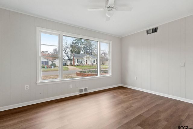 617 Nacogdoches, Jacksonville, TX 75766