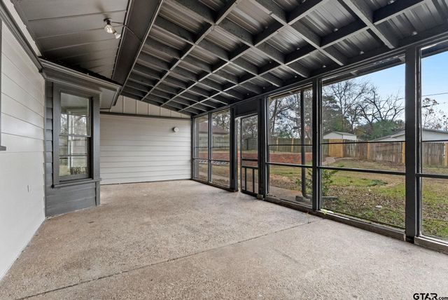 617 Nacogdoches, Jacksonville, TX 75766