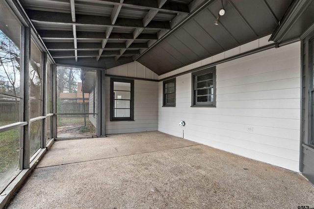 617 Nacogdoches, Jacksonville, TX 75766