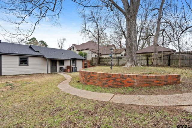 617 Nacogdoches, Jacksonville, TX 75766