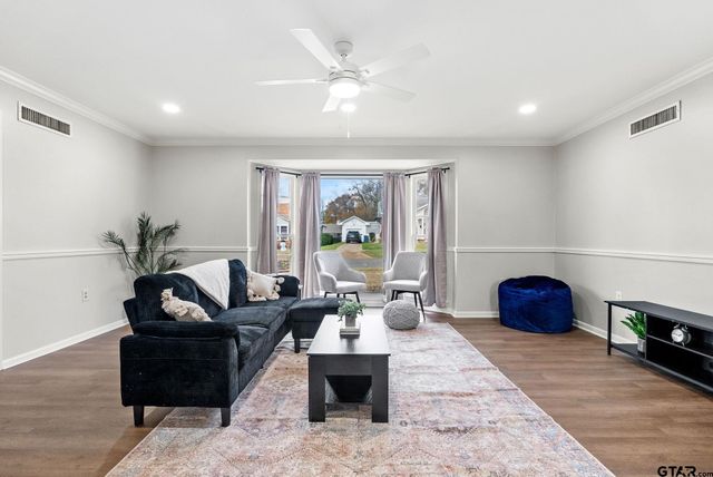 617 Nacogdoches, Jacksonville, TX 75766