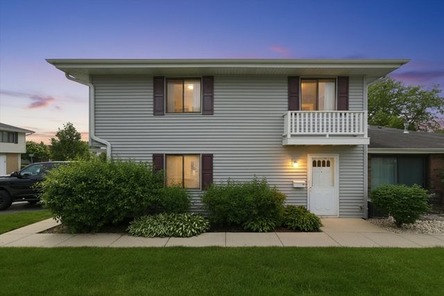 18 Dennis Court 18, Schaumburg, IL 60193