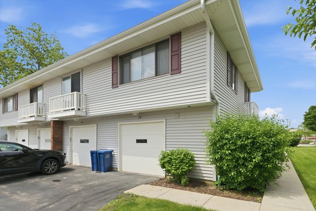 18 Dennis Court 18, Schaumburg, IL 60193