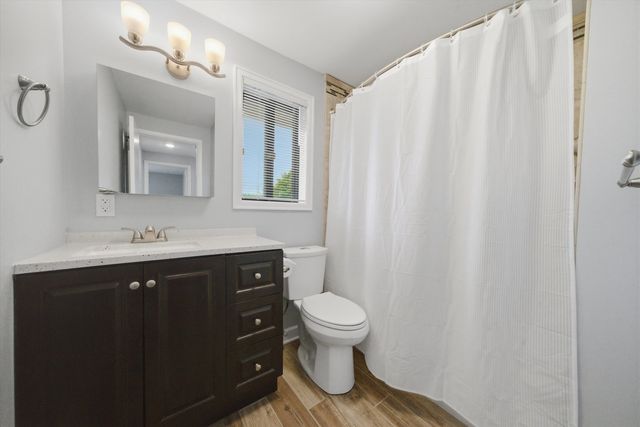 18 Dennis Court 18, Schaumburg, IL 60193