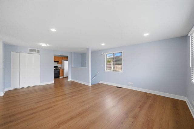 18 Dennis Court 18, Schaumburg, IL 60193