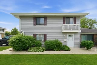 18 Dennis Court 18, Schaumburg, IL 60193