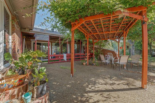 302 N Main Street N, Bono, AR 72416