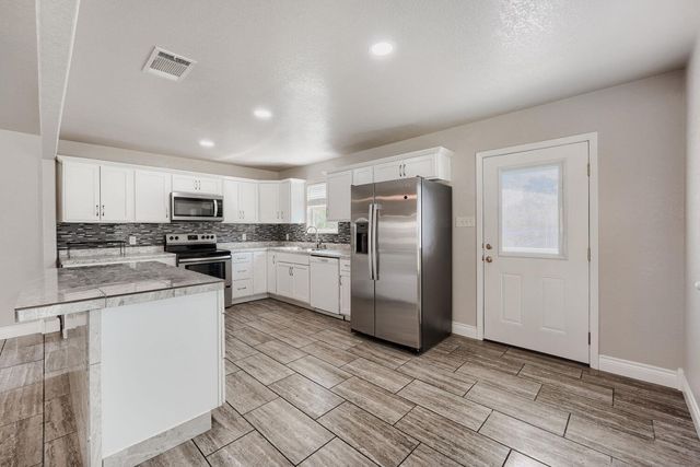 1211 N Bishop ST, San Marcos, TX 78666