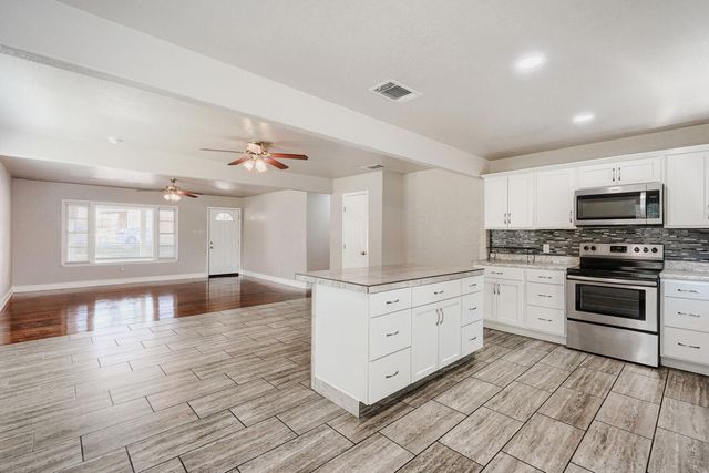 1211 N Bishop ST, San Marcos, TX 78666