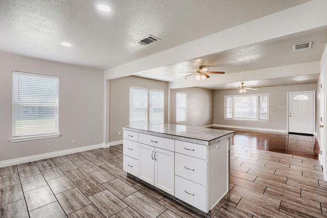 1211 N Bishop ST, San Marcos, TX 78666