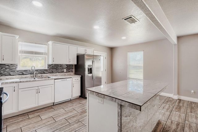 1211 N Bishop ST, San Marcos, TX 78666