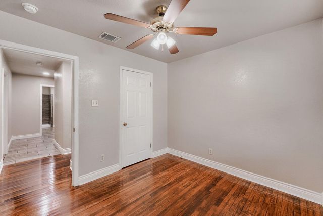 1211 N Bishop ST, San Marcos, TX 78666